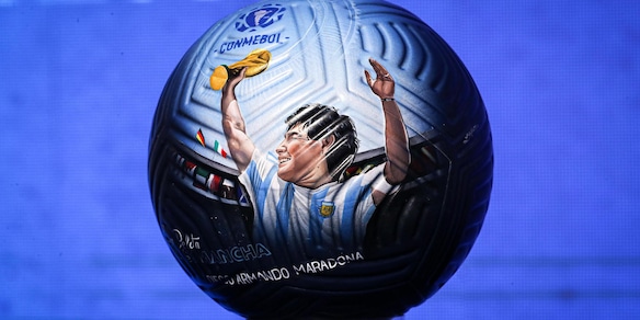 Ex moglie e figlie Maradona 'diffamate da bugie ex manager'