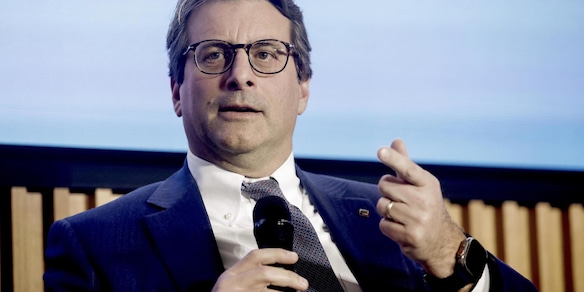 Intesa Sanpaolo chiama a raccolta pmi, nuova strategia crescita