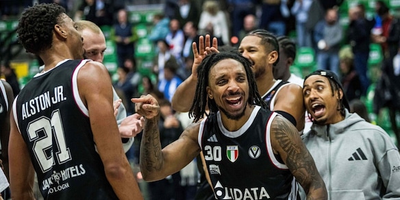 La Virtus Bologna sbanca Treviso e torna in testa