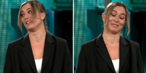 Urlano il nome di Tsitsipas dal pubblico, la reazione di Paula Badosa sul palco dice tutto