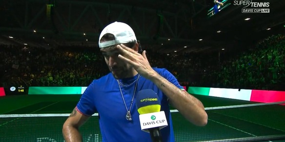Berrettini si commuove dopo la vittoria in Davis: "Mi siete mancati". Il pubblico reagisce in modo pazzesco