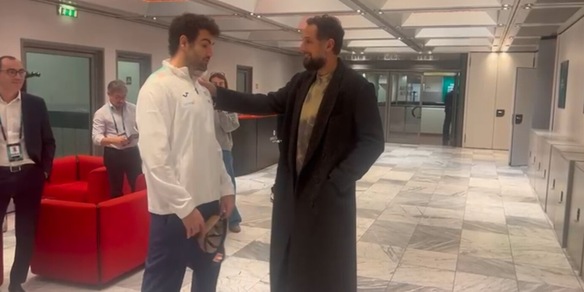 Berrettini incontra Belinelli dopo la vittoria con Rodionov: "Uno più alto di me..."