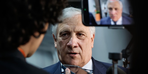 Tajani, 'l'Europa deve avere un ruolo nella pace per Kiev'