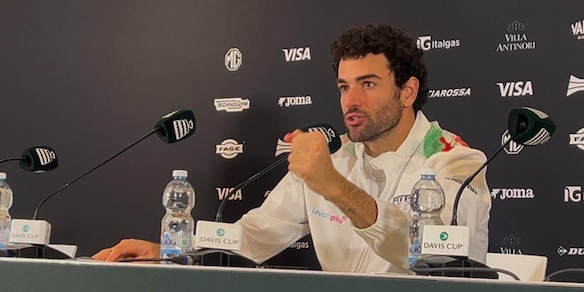 Berrettini show in conferenza: un treno lo interrompe e lui segue Cobolli sul cellulare...