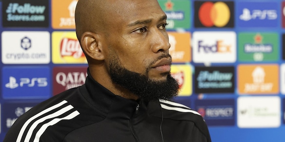 Champions:attimi di ansia per Medina, palla lo colpisce in volto