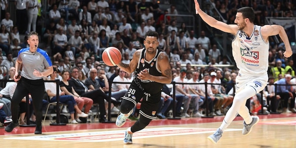 Serie B nazionale, la Virtus Roma batte Livorno all'ultimo respiro e vola in vetta