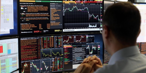 Borsa: Milano si consolida a +0,5% con Eni, calo Stellantis