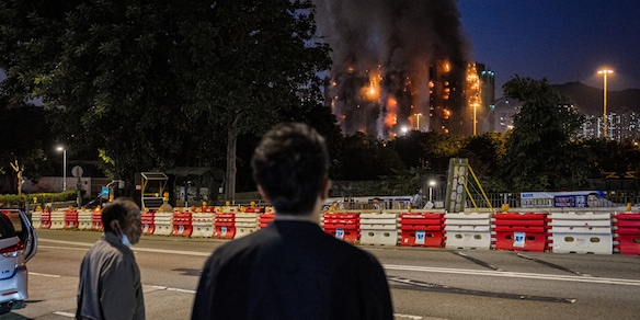 Media, 'salgono a 12 i morti nell'incendio a Hong Kong'