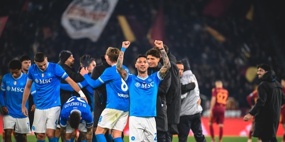 Neres decide all'Olimpico: il Napoli batte la Roma e la scavalca in classifica. Conte in vetta con il Milan