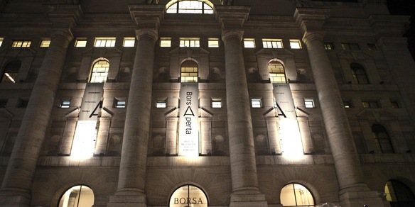 Borsa: Milano fiacca (-0,5%), giù Mps e Leonardo, bene Tenaris