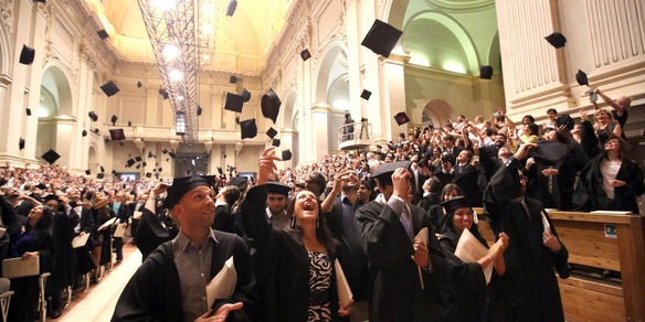 Sale l'occupazione tra i laureati, ma sempre sotto l'Ue