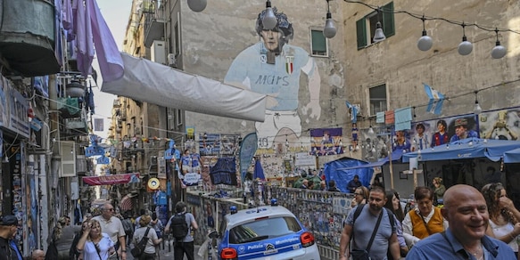 Napoli, a rischio chiusura la zona del murale di Maradona nei Quartieri Spagnoli