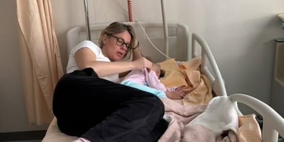 Federica Pellegrini in ospedale accanto alla figlia racconta la paura sui social: “Faremo gli accertamenti”