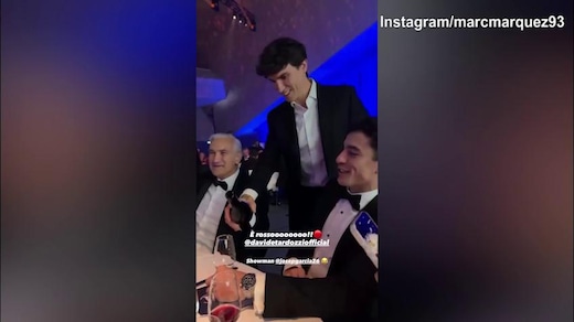 Festa Ducati, Marquez scherza con il team manager Tardozzi