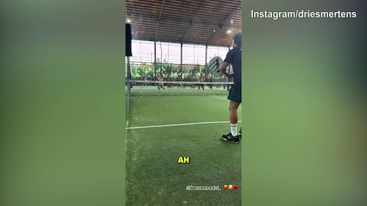 Lady Mertens e Dries, partita a padel per iniziare la giornata