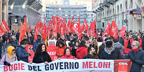Cgil, adesione allo sciopero al 68%, mezzo milione in piazza