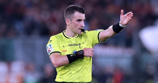 L’arbitro di Milan-Sassuolo è un disastro. E il Var non è da meno…