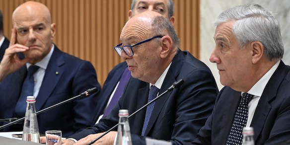 Pichetto, 'la nostra battaglia è a buon punto, no a solo auto elettriche'