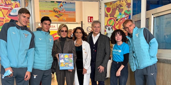 La Lazio e il 'Regalo Sospeso': Basic, Isaksen e Farcomeni partecipano all'iniziativa Unicef-Clementoni