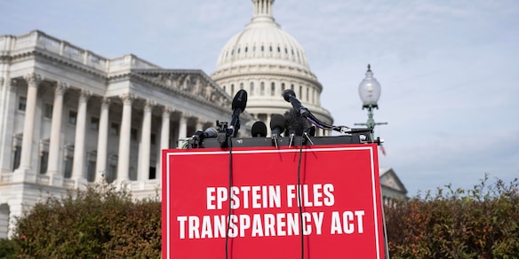 Epstein, dem pubblicano nuove foto con Chomsky e Gates