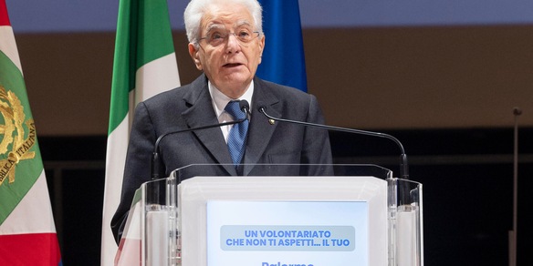 Mattarella 'grazie a tutti i militari che passano Natale lontani da casa'