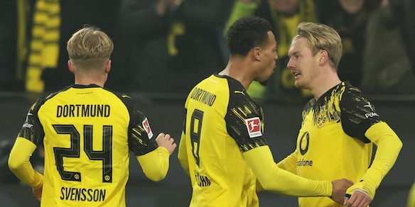 Bundesliga, il Borussia Dortmund riparte: Monchengladbach battuto 2-0