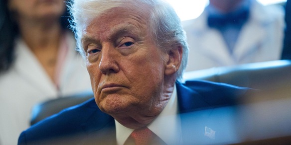 Trump, abbiamo colpito l'Isis con una 'fortissima rappresaglia' in Siria