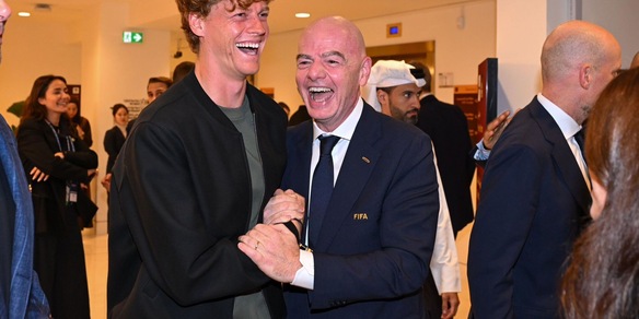 A Doha Infantino 'tifoso' incontra e scherza con Sinner