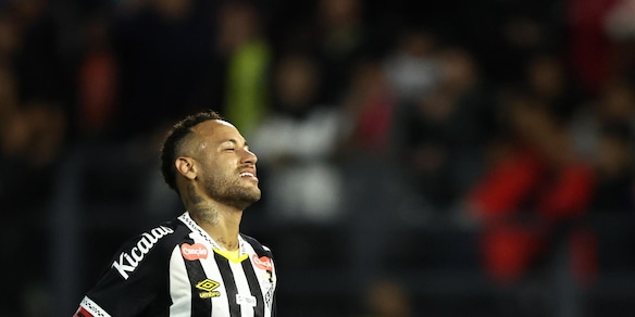 Neymar operato con successo al ginocchio sinistro