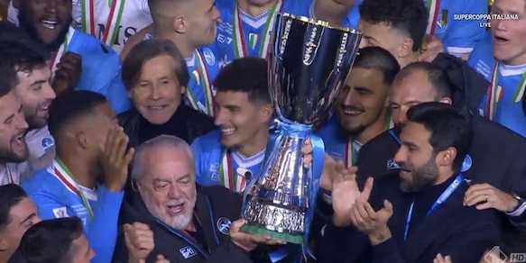 De Laurentiis apre la festa del Napoli: "Orgoglioso di questo gruppo, abbiamo scritto di nuovo la storia"
