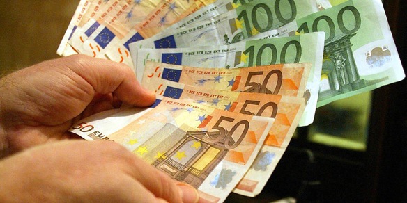 Istat, a novembre l'import extra Ue -7,4% su mese e -11,3% annuo