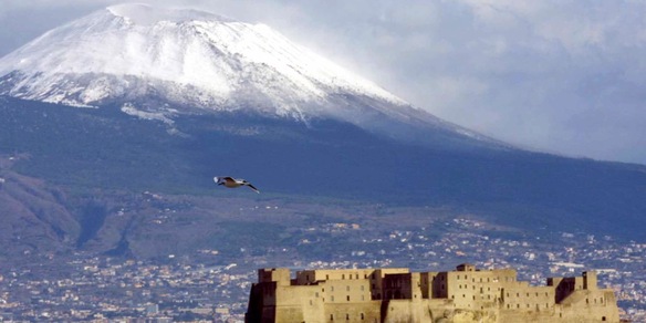 Milano Cortina: la Fiamma illumina la Campania, oggi l'arrivo a Napoli