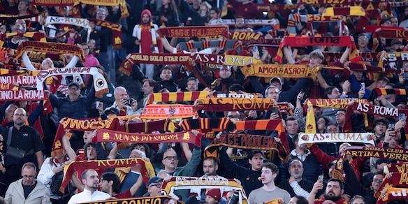 Roma-Genoa, anche i Distinti Nord-Ovest aperti ai tifosi giallorossi: Olimpico pronto a vestirsi a festa