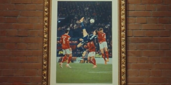 In Scozia tutti pazzi per McTominay: la rovesciata con la Danimarca diventa un'opera d'arte