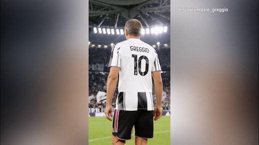 Ezio Greggio celebra i numeri 10 della Juve