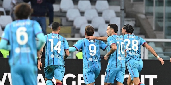 Gol pazzesco di Kilicsoy, i compagni del Cagliari non ci credono: “Sei pazzo…”