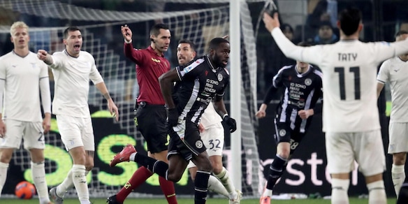 Vecino illude, poi Davis beffa Sarri al 95': a Udine un pareggio amaro per la Lazio