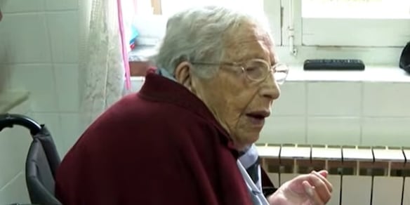 La donna più anziana di Spagna ha 112 anni e un figlio di 93: "Mangia a ogni pasto..."