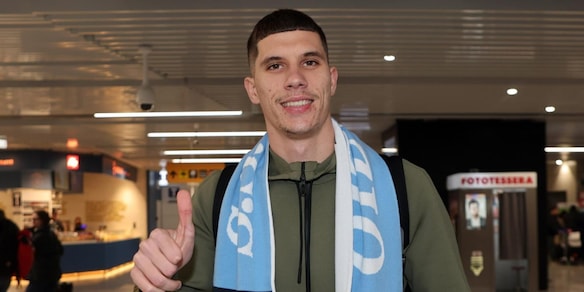 La Lazio accoglie Ratkov: le foto a Fiumicino e poi all'Olimpico per la sfida con la Fiorentina