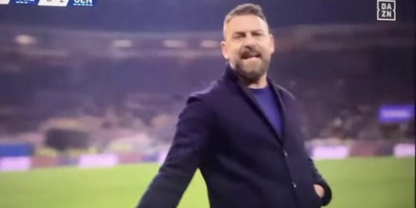 La telecamera inquadra De Rossi, la reazione è viralissima: "Co' sta caz..."