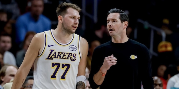 Nba, Lakers ko a Sacramento nonostante un super Doncic. Indiana piega Boston