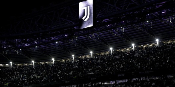Dormono all’Allianz Stadium e rubano spumante: scatta l’arresto per due fratelli