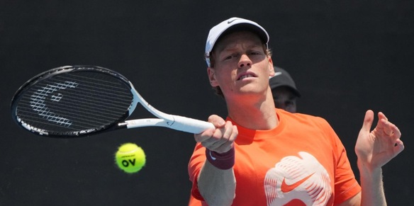 Australian Open, Sinner vince in tre set l'esibizione con Auger-Aliassime