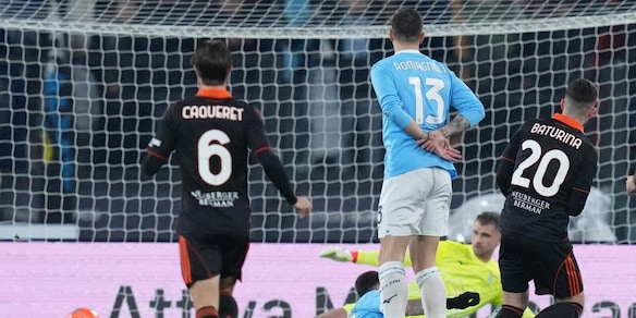 La Lazio affonda sotto la pioggia: il Como cala il tris all'Olimpico. Nico Paz e Baturina, che show