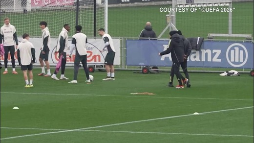 Spalletti, il calcione a Kelly diventa virale