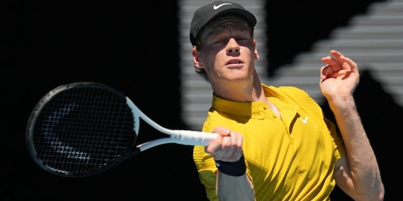 Australian Open, polemiche sui social per l'interruzione del match di Sinner: "L'hanno fatto vincere"