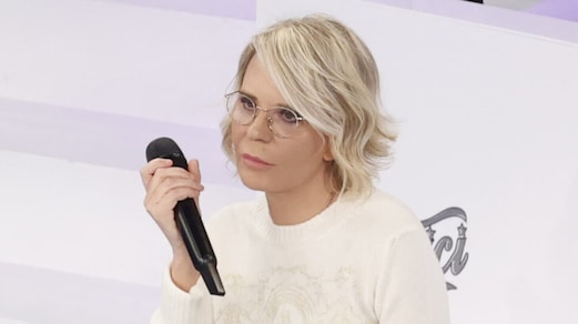 Amici cambia orario da domenica 25 gennaio, perché il programma di Maria De Filippi finisce prima