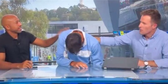 Darderi e il fuori programma durante un'intervista tv: un crampo lo paralizza. I conduttori reagiscono così