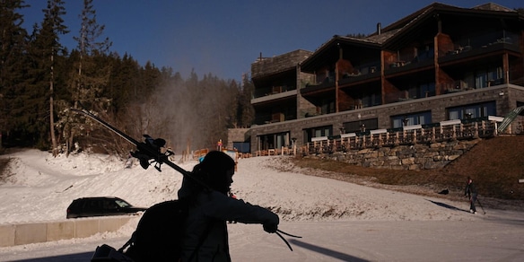 La Coppa del Mondo di sci non si ferma a Crans Montana: il lutto per le azzurre in gara e la decisione sugli eventi