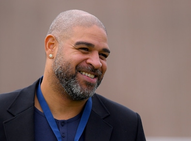 Truffa con l'IA alla mamma dell'ex calciatore Adriano: l'Imperatore lancia l'allarme